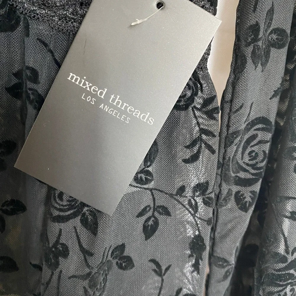Mixed Threads Whimsigoth Burnout Velvet Floral Top Women M Black Bell Sleeve NWT - Picture 4 of 9